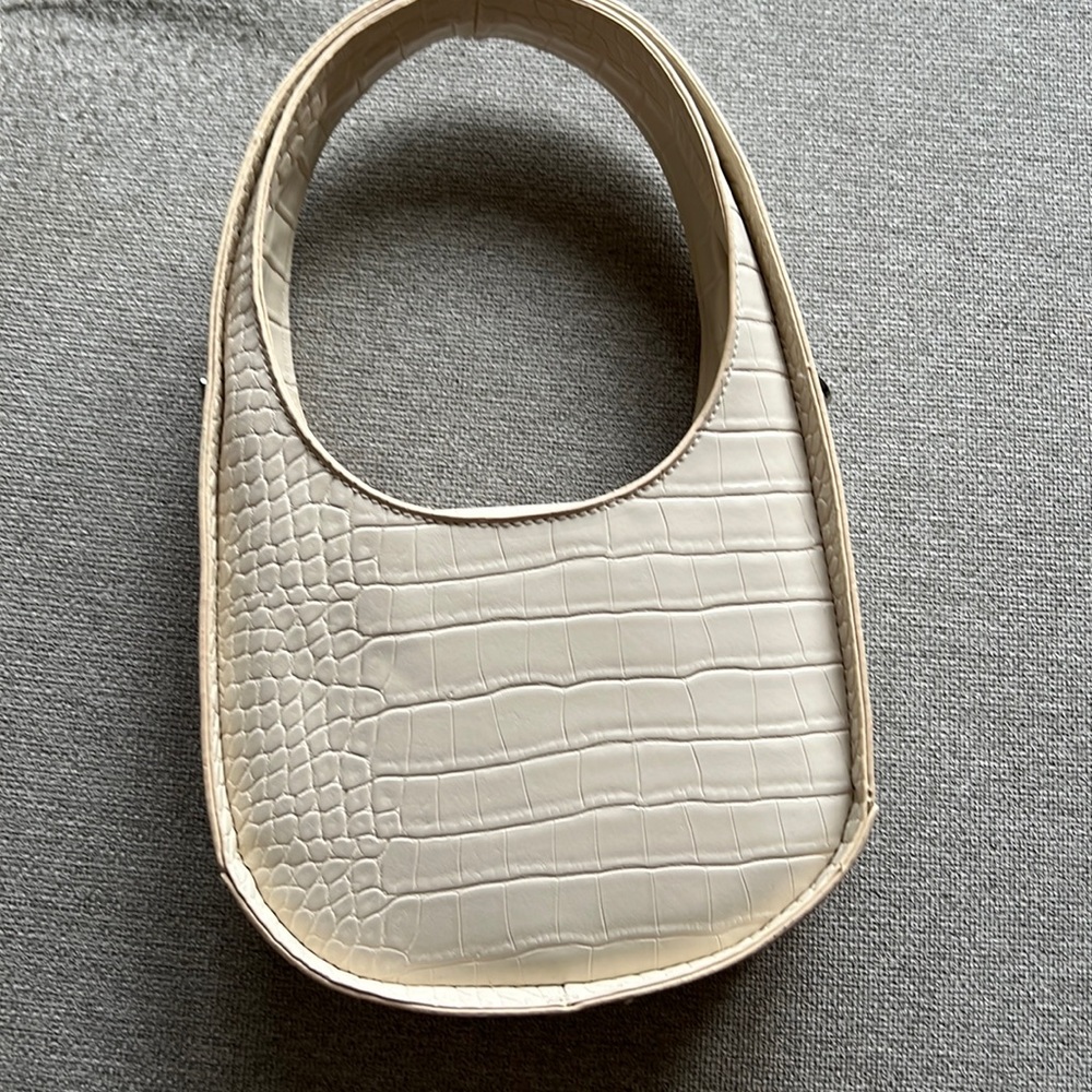 Adorable white faux snake skin purse